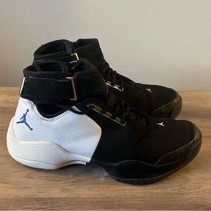 Men’s Jordan Serve ‘Em. Size 9